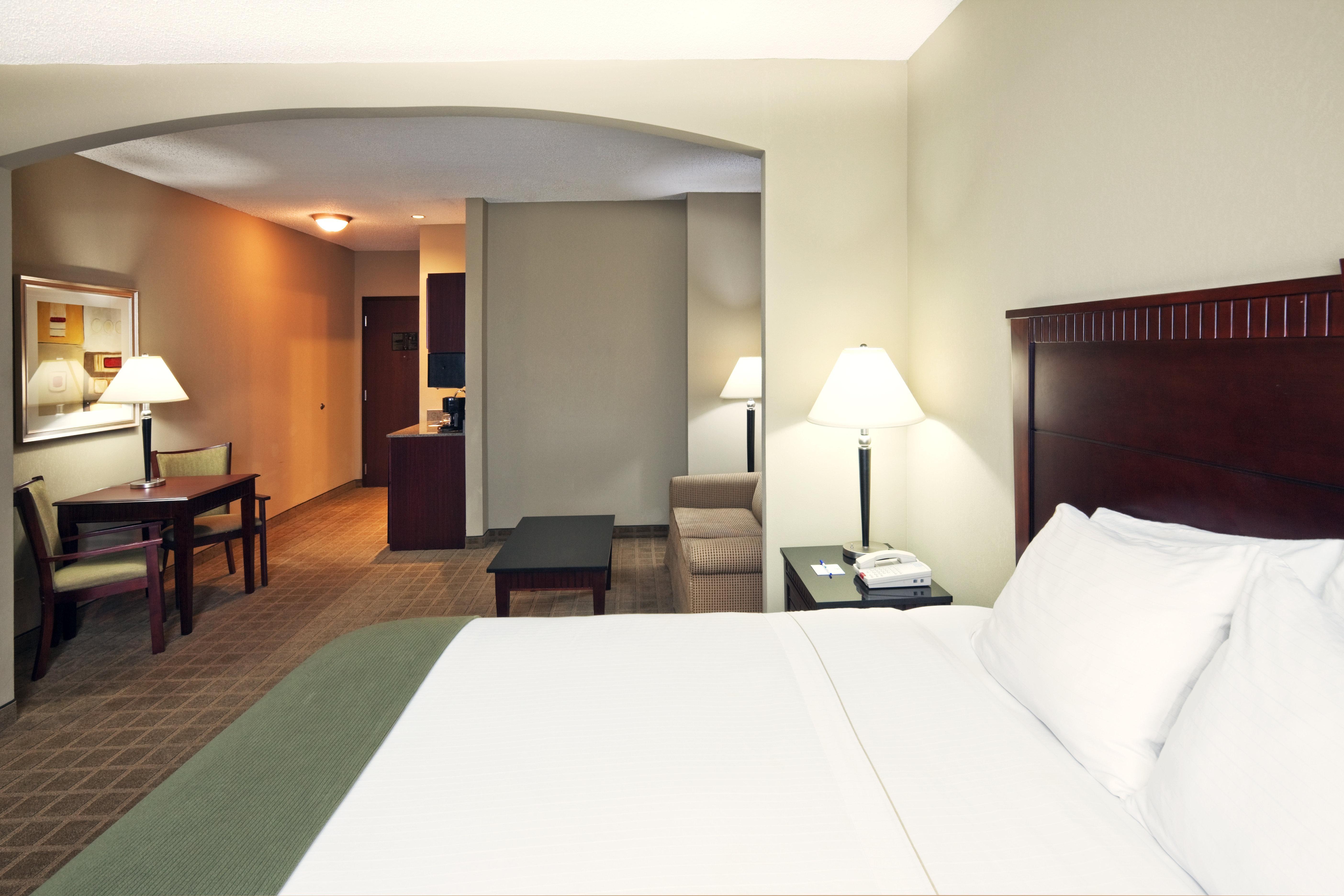 Holiday Inn Express Hotel & Suites Shawnee I-40 By Ihg Exterior photo